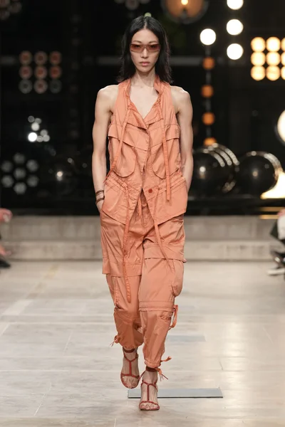 Look 32